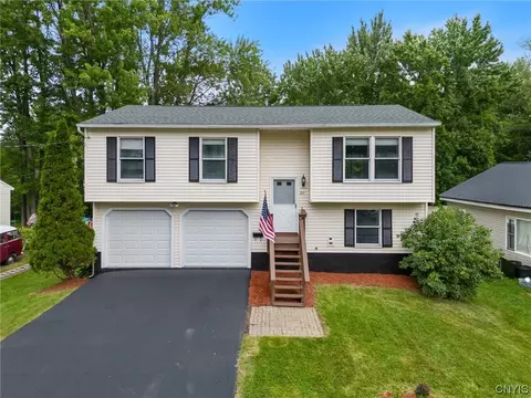 215 Mckinley St, Minoa, NY 13116