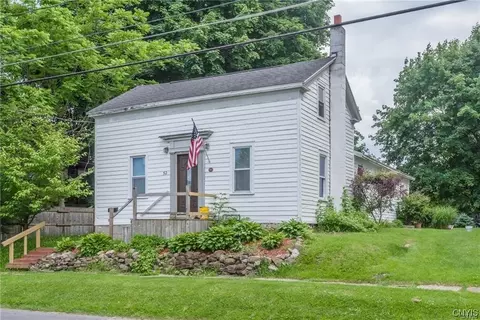 52 Bridge St, Schroeppel, NY 13135