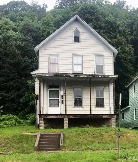 212 Loomis St, Little Falls, NY 13365