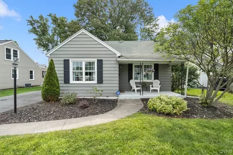 118 Maple Ln, Salina, NY 13212