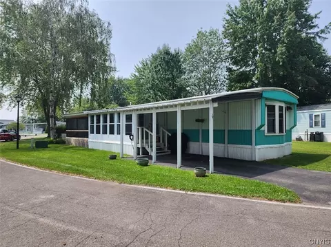24 Driftwood Ln, Vienna, NY 13157