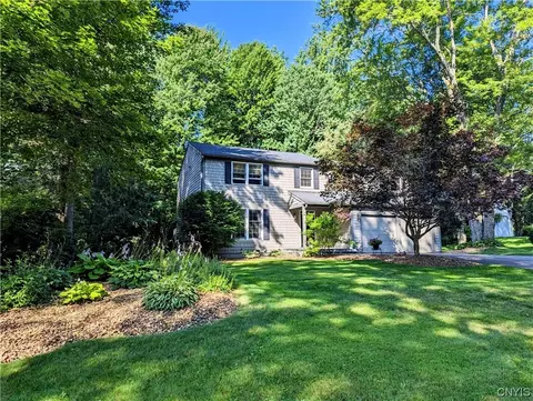 8762 Foxfire Ln, Lysander, NY 13027