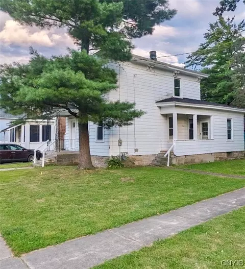 121 W Yates St, East Syracuse, NY 13057