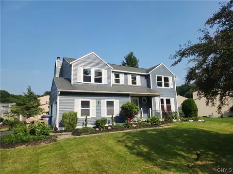 601 Mallard Dr, Camillus, NY 13031