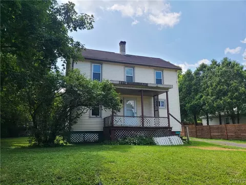 5438 Solvay Rd, Tully, NY 13159