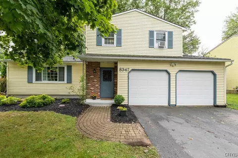8347 Zenith Dr, Baldwinsville, NY 13027