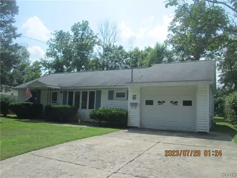2 Denesha Pl, Fulton, NY 13069