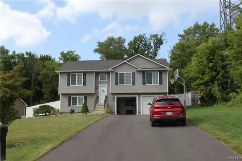 10 White Chapel Rd, Lysander, NY 13027