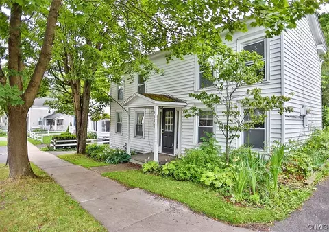 27 Farnham St, Cazenovia, NY 13035