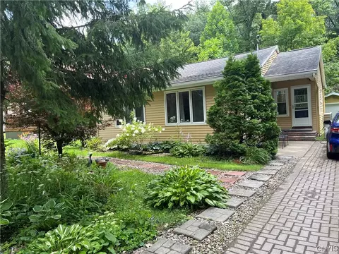 6418 Lakeshore Rd S, Canastota, NY 13032