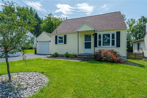 133 Kendall Dr W, East Syracuse, NY 13057