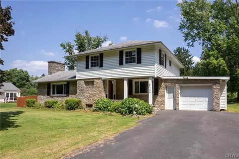 108 Munro Dr, Camillus, NY 13031