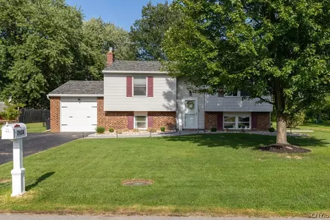 7934 Appleton Rd, Cicero, NY 13039