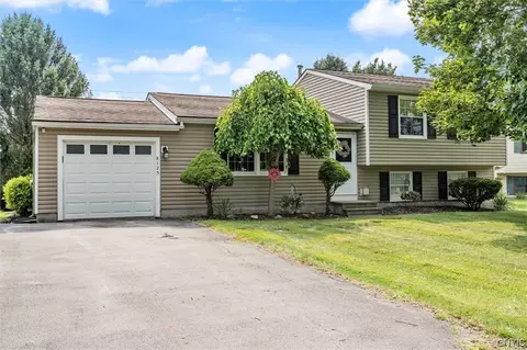 8125 Mccamidge Dr, Cicero, NY 13039