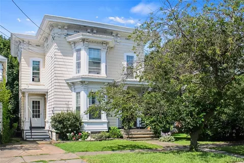 122 W 8th St, Oswego, NY 13126