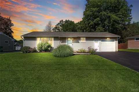 47 Mac Arthur Rd, Lysander, NY 13027