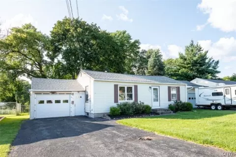 205 Hanover Ave, Salina, NY 13088