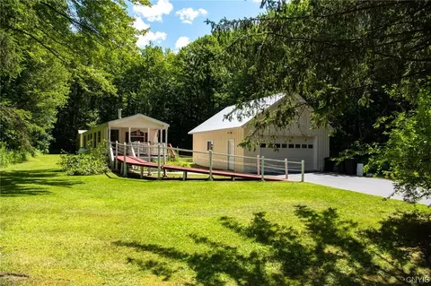 196 Kibbie Lake Rd, Constantia, NY 13044
