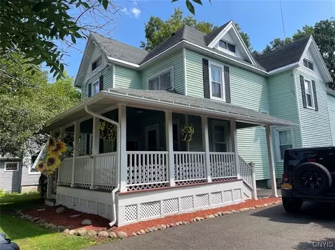 16 E Oneida St, Lysander, NY 13027