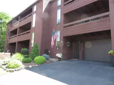 20 Sherman Oaks, New Hartford, NY 13413