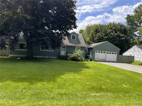 5764 Williamson Pkwy, Cicero, NY 13039