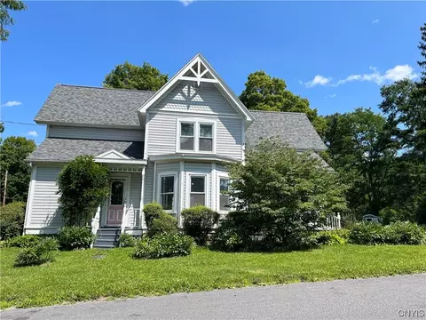 21 Hill St, Jordan, NY 13080