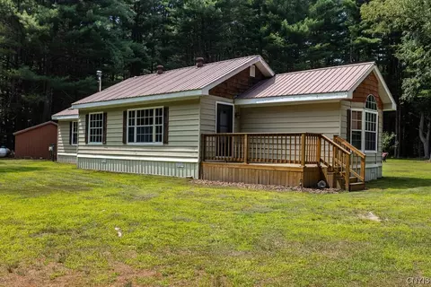 1121 County Route 17, Bernhards Bay, NY 13028