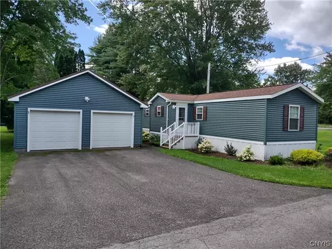 882 Waterview Dr, Vienna, NY 13308