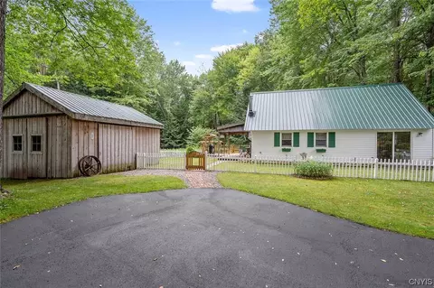 157 Kibbie Lake Rd, Constantia, NY 13044