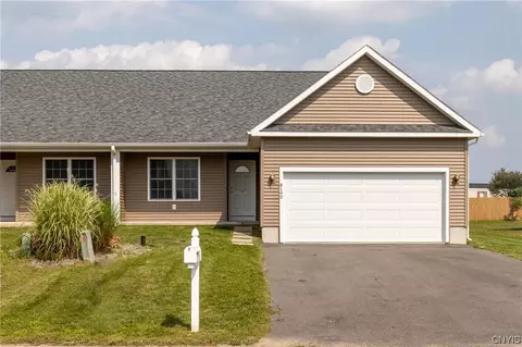 8190 Rachel Ct, Baldwinsville, NY 13027
