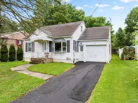 125 Merritt Pl, New Hartford, NY 13413