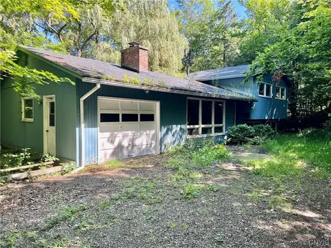 52 Edwards Cir, Oswego, NY 13126