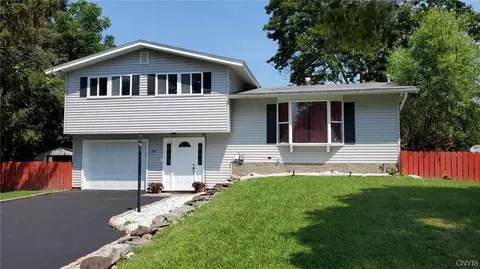 104 Kenny St, Fayetteville, NY 13066