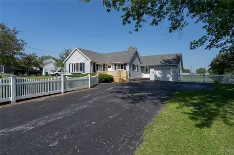 887 James St, Clayton, NY 13624
