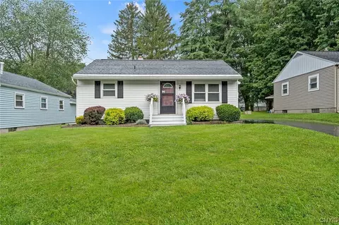 20 Brooks Pl, Lysander, NY 13027
