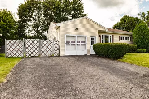 300 Fletcher Dr, Syracuse, NY 13212