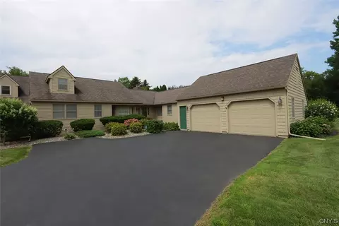 8280 Decoy, Manlius, NY 13104