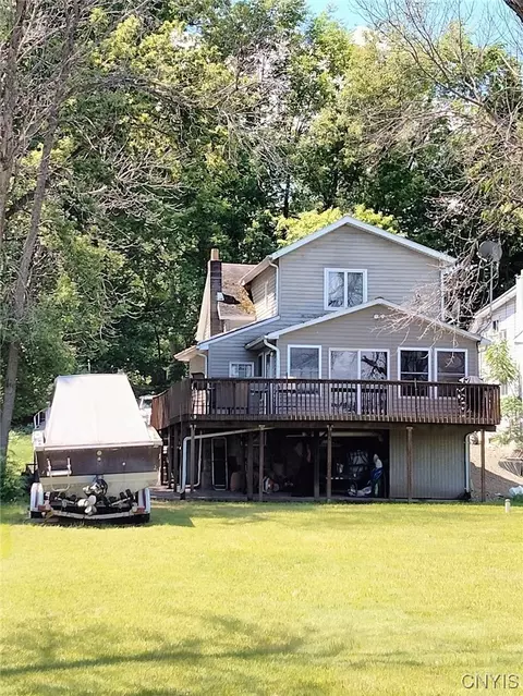 5597 Oneida Dr, Brewerton, NY 13029
