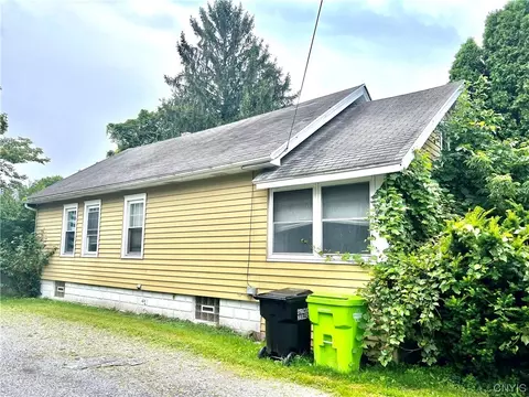 918 Cadillac St, Salina, NY 13208