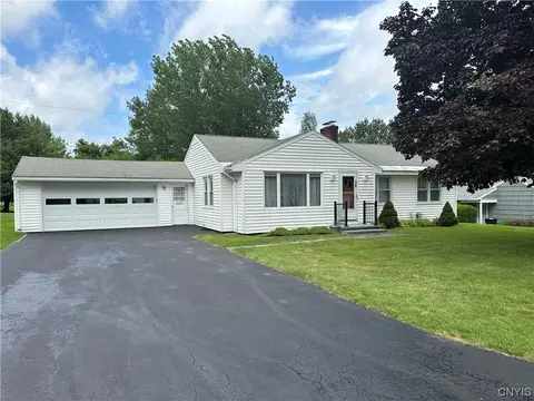 38 Cambridge Rd, Whitestown, NY 13492