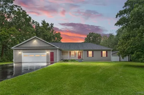 365 Stewarts Corners Rd, Schroeppel, NY 13132