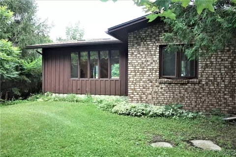 4342 Sweet Rd, Manlius, NY 13104