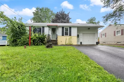 103 Turnpike St, Salina, NY 13088