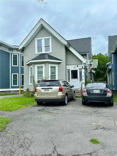 614 N Mcbride St, Syracuse, NY 13203