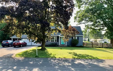 101 Sargent Ln, Salina, NY 13088