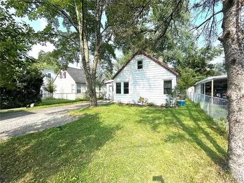 233 Esther St, Minoa, NY 13116