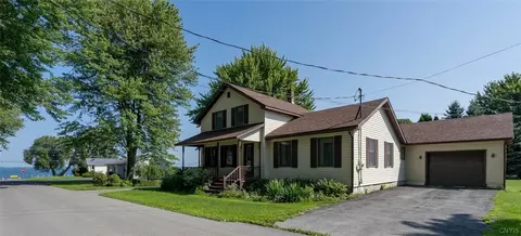 180 Elm St, Cape Vincent, NY 13618
