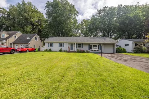 107 Single Dr, North Syracuse, NY 13212