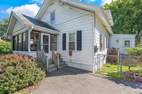 117 Meyers Rd, Salina, NY 13088