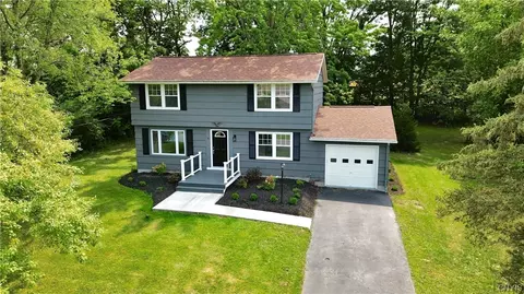 13 Elm Hill Way, Camillus, NY 13031